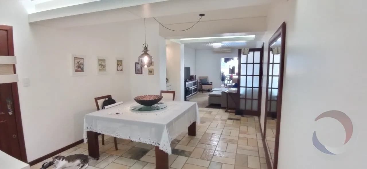 Cobertura para venda com 3 dormitórios em Coqueiros com 280 m² — foto 2