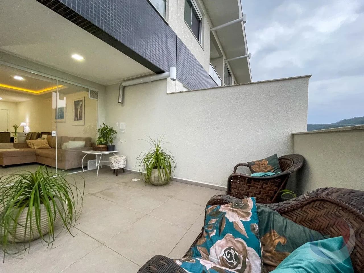 Apartamento para venda com 2 dormitórios em Ingleses Do Rio Vermelho com 105 m² — foto principal