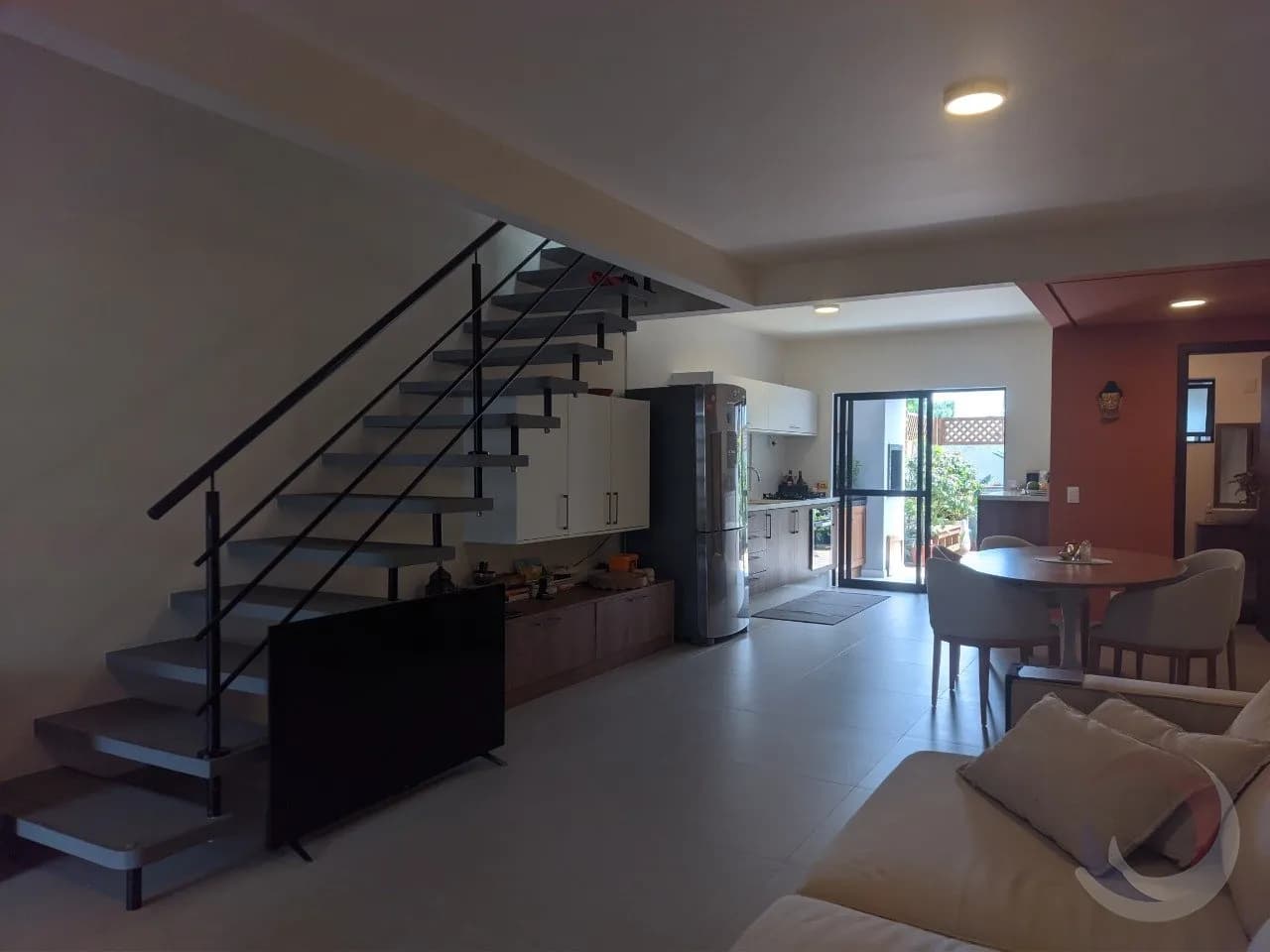 Casa para venda com 3 dormitórios em Campeche com 124 m² — foto 2