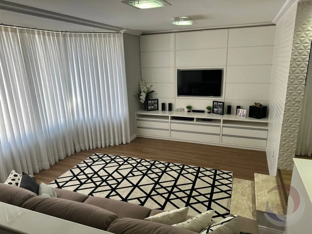 Casa para venda com 3 dormitórios em Agronômica com 292 m² — foto 2