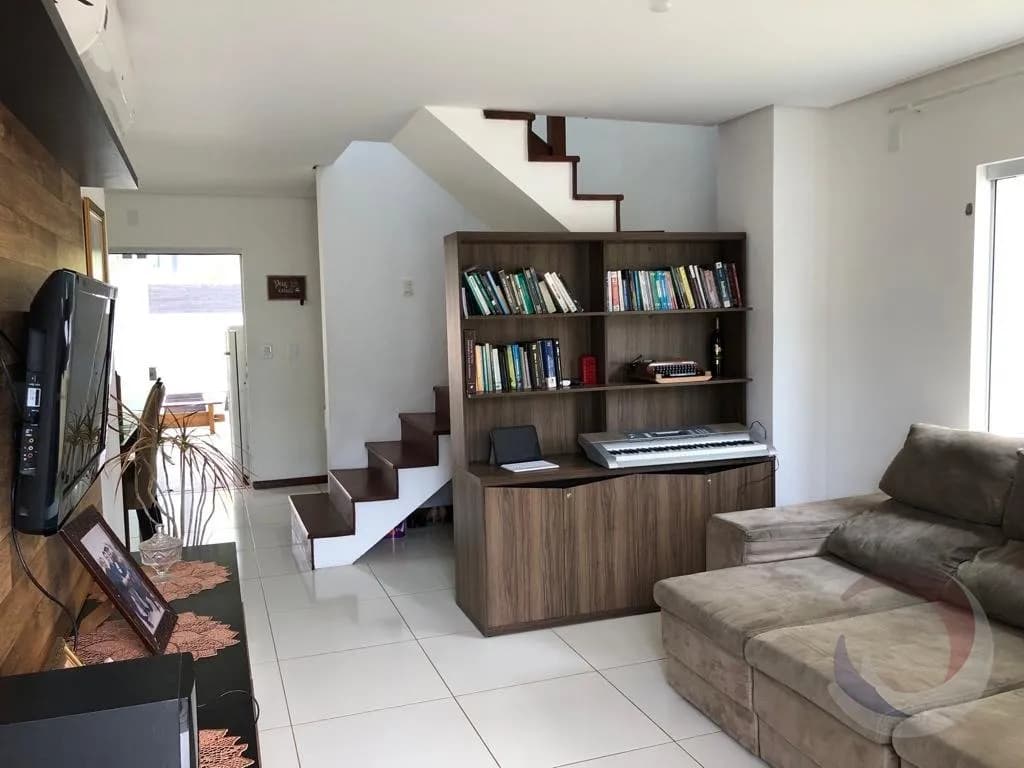 Casa para venda com 3 dormitórios em Ribeirão da Ilha com 125 m² — foto principal