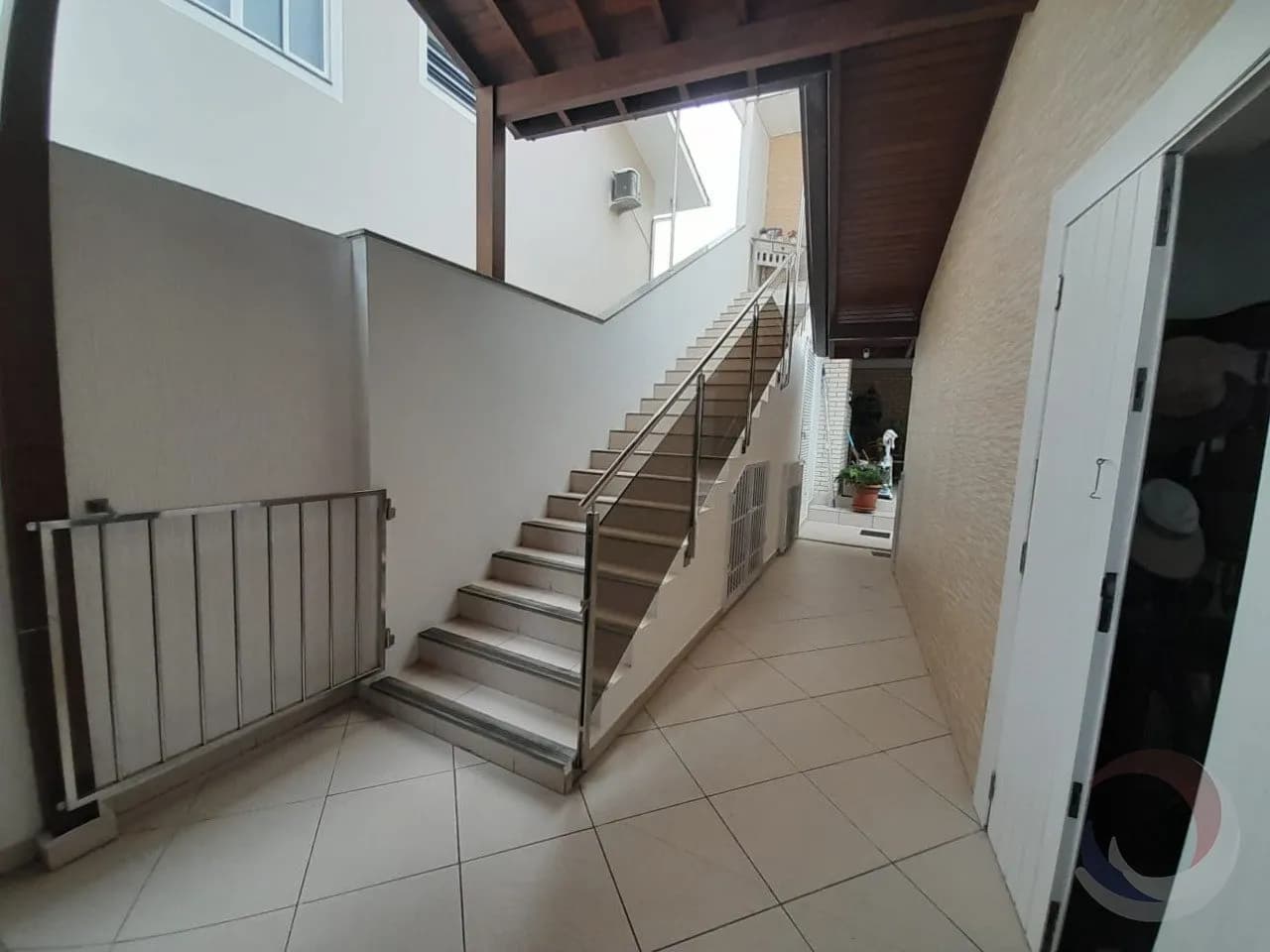 Casa para venda com 5 dormitórios em Pântano Do Sul com 222 m² — foto 2