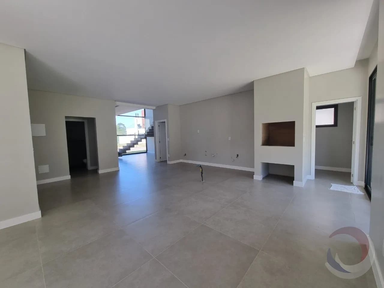 Casa para venda com 4 dormitórios em Ingleses Do Rio Vermelho com 378 m²