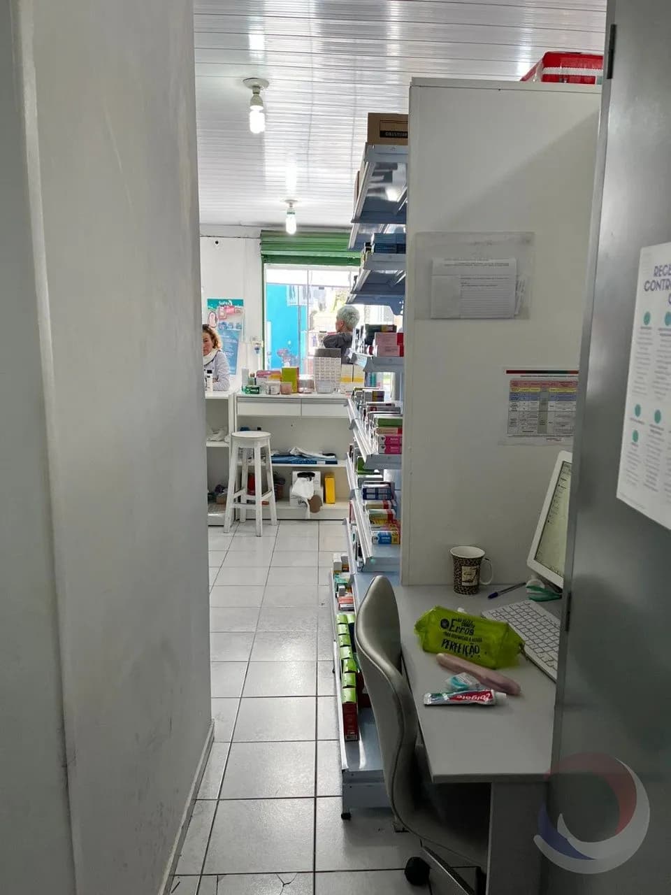 Sala comercial para venda em Carvoeira com 47 m² — foto 2