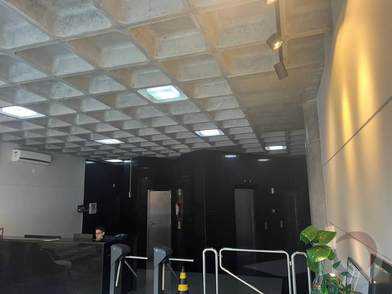 Sala comercial para venda em Agronômica com 33 m² — foto 4