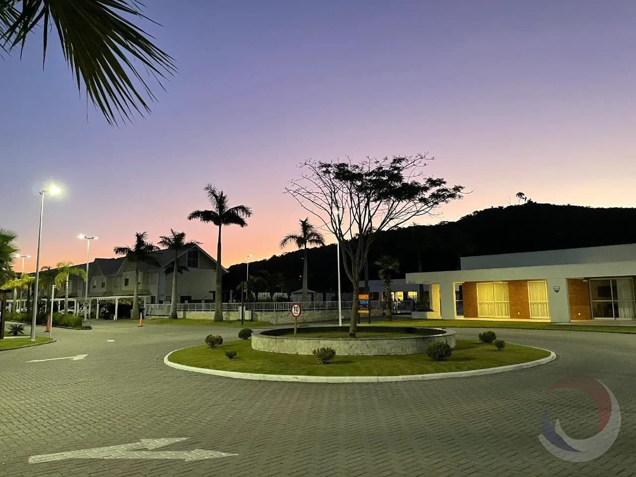 Casa para venda com 3 dormitórios em Morro Das Pedras com 96 m² — foto 2