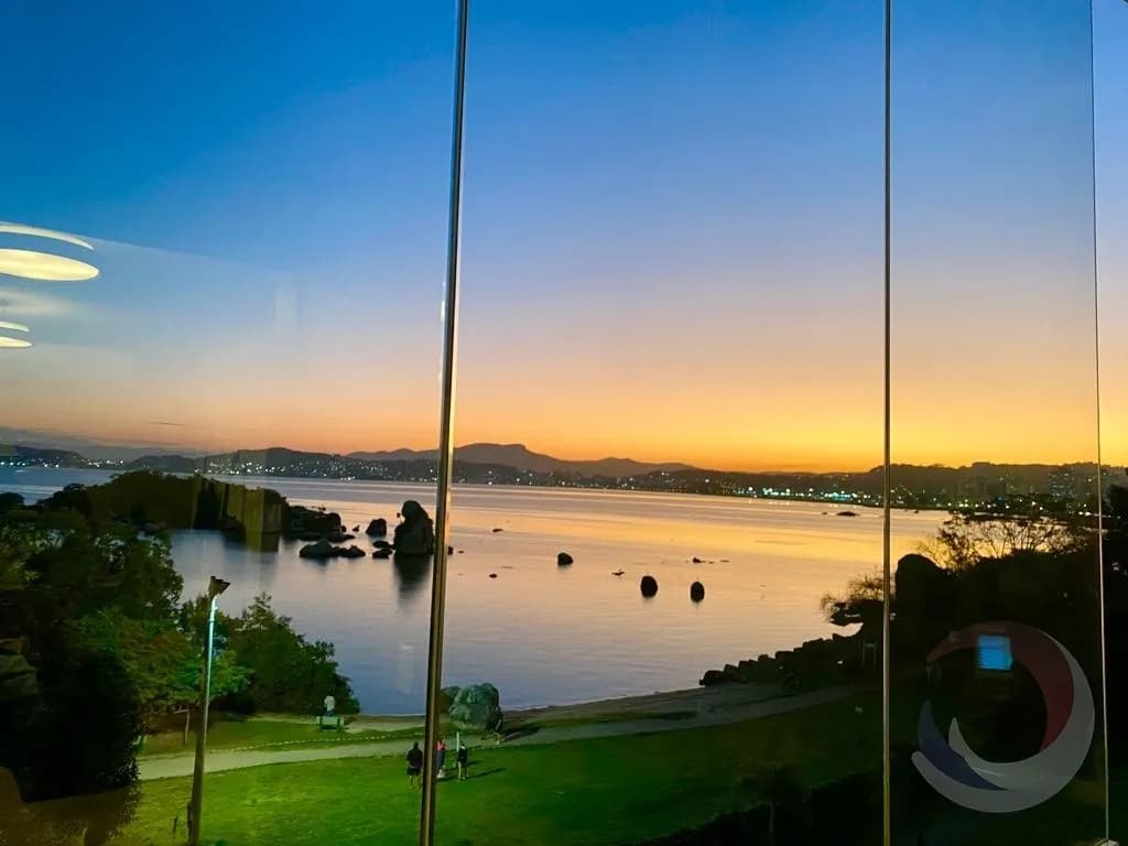 Apartamento para venda com 3 dormitórios em Abraão com 230 m²