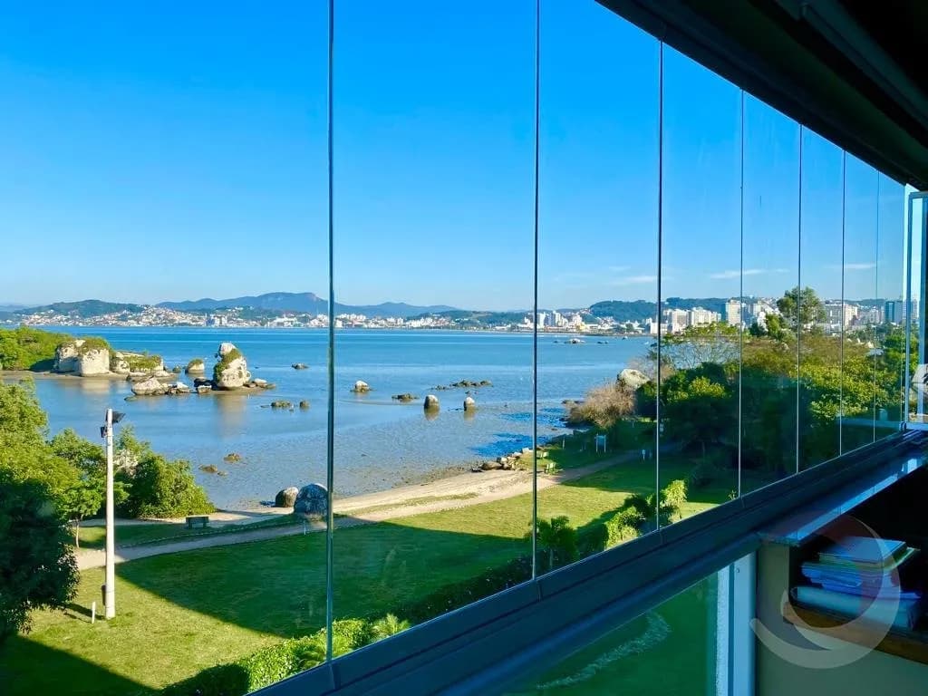 Apartamento para venda com 3 dormitórios em Abraão com 230 m² — foto 2