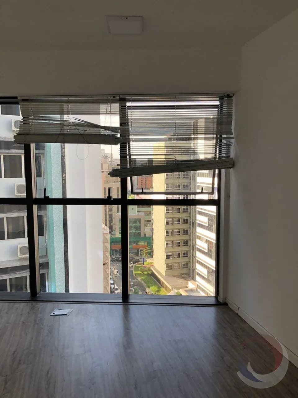 Sala comercial para venda em Centro com 32 m² — foto principal
