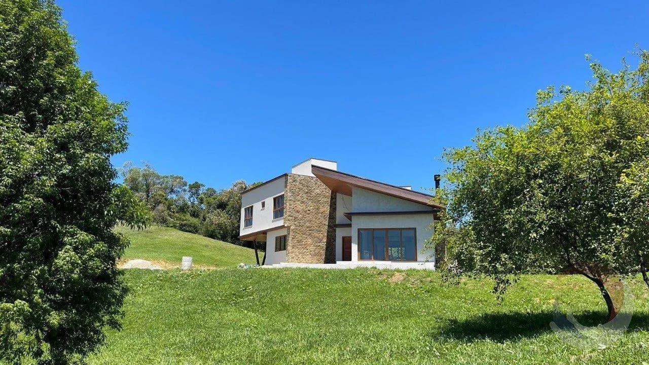 Casa para venda com 4 dormitórios em Invernadinha com 250 m²