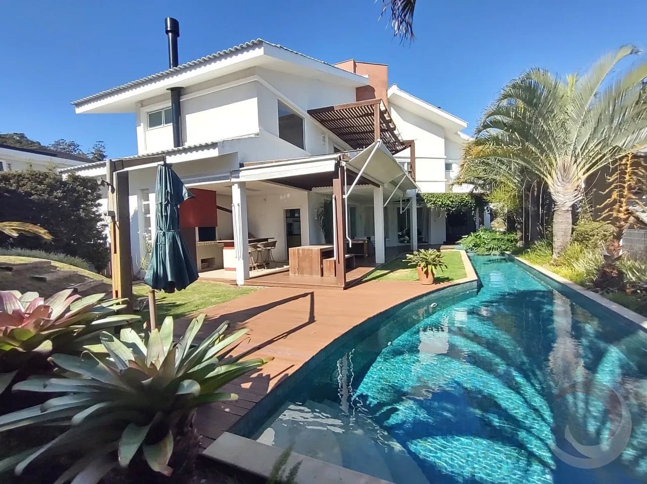 Casa para venda com 4 dormitórios em Cacupé com 656 m² — foto principal