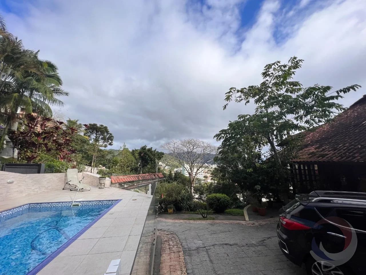 Casa para venda com 4 dormitórios em Itacorubi com 237 m² — foto principal