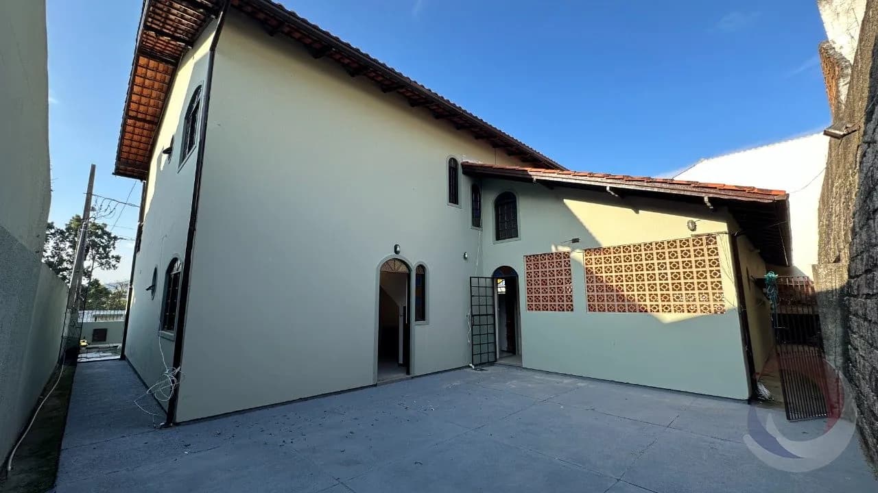 Casa para venda com 5 dormitórios em Pantanal com 360 m²
