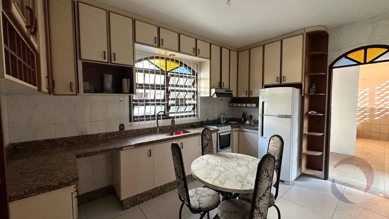 Casa para venda com 5 dormitórios em Pantanal com 360 m² — foto 4