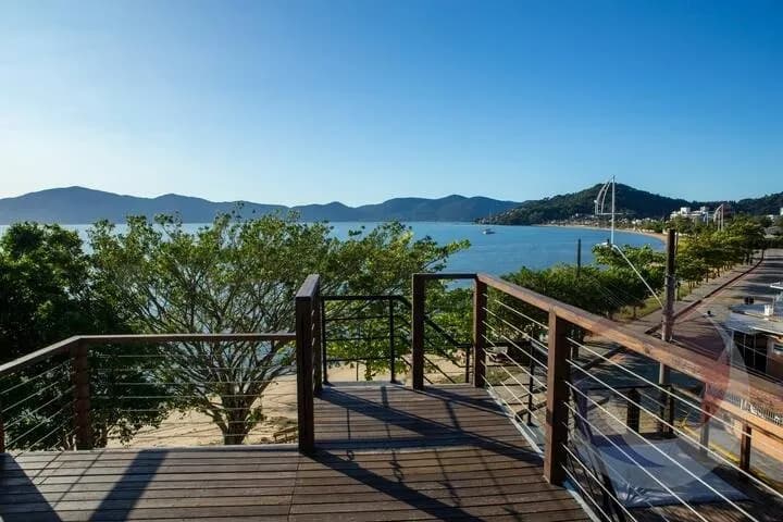 Casa para venda com 6 dormitórios em Praia De Fora com 450 m²