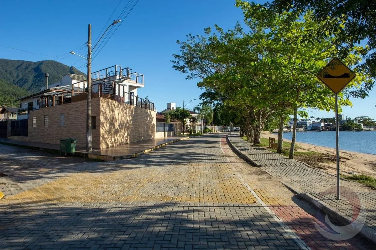 Casa para venda com 6 dormitórios em Praia De Fora com 450 m² — foto 2
