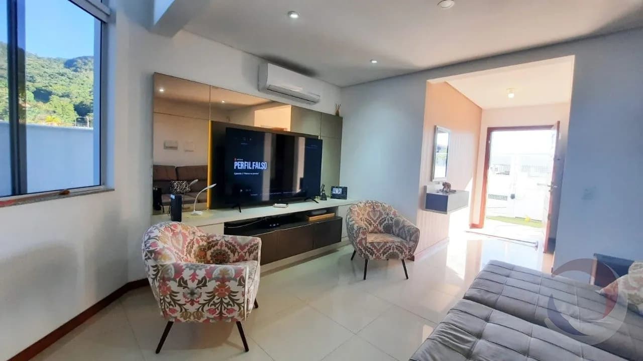 Casa para venda com 3 dormitórios em Ribeirão da Ilha com 151 m² — foto principal