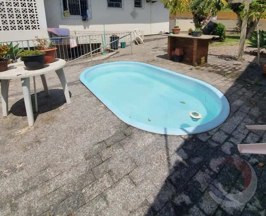 Casa para venda com 6 dormitórios em Centro com 185 m² — foto principal