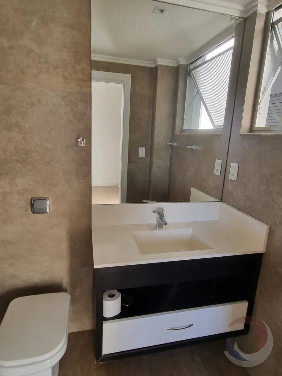 Apartamento para venda com 3 dormitórios em Coqueiros com 120 m² — foto 3