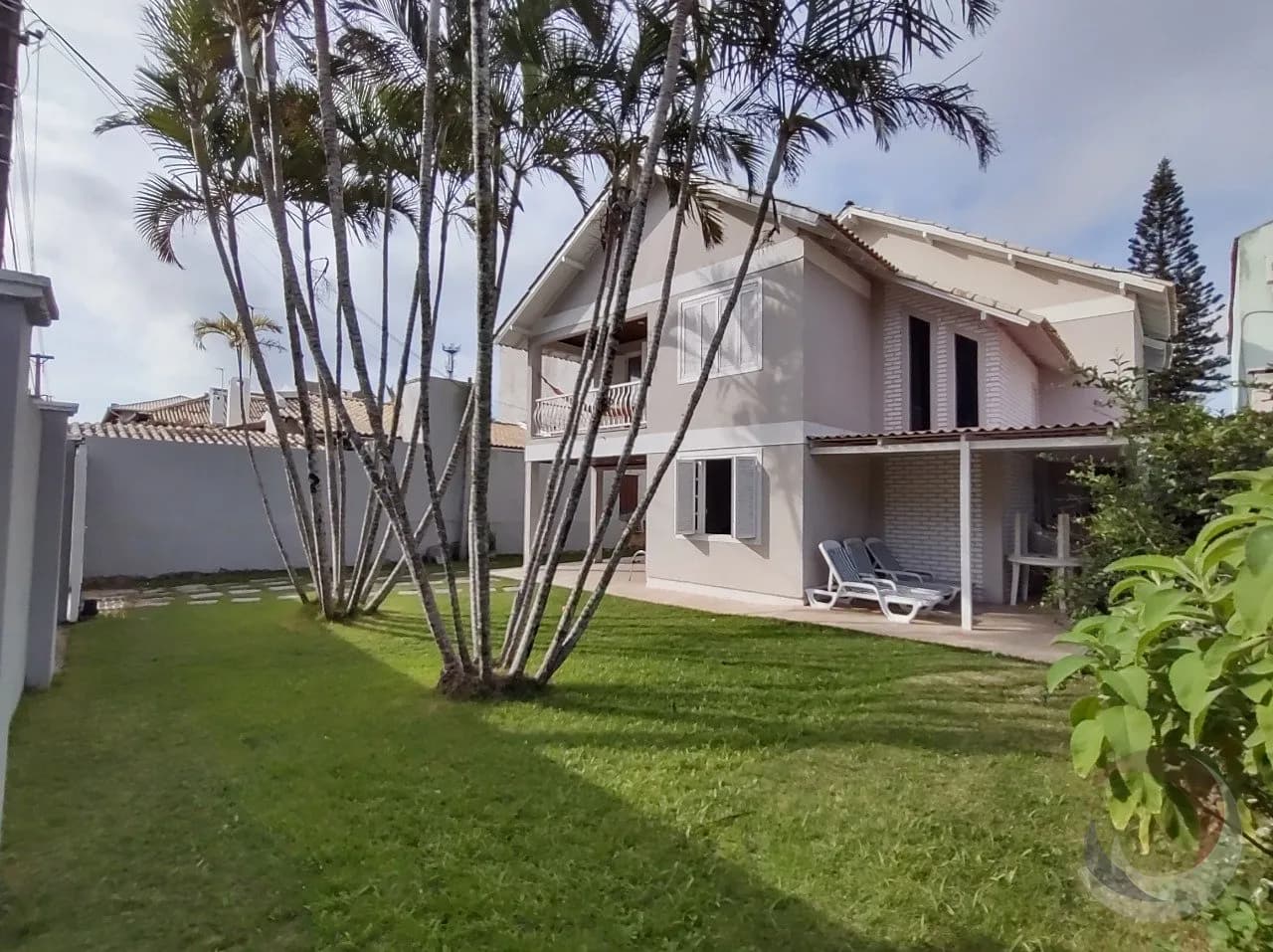 Casa para venda com 4 dormitórios em Ingleses Do Rio Vermelho com 173 m² — foto principal