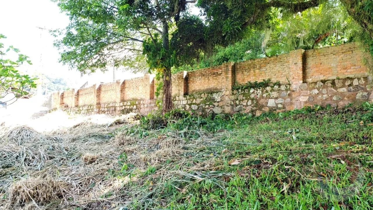 Terreno para venda em Agronômica com 949 m² — foto principal