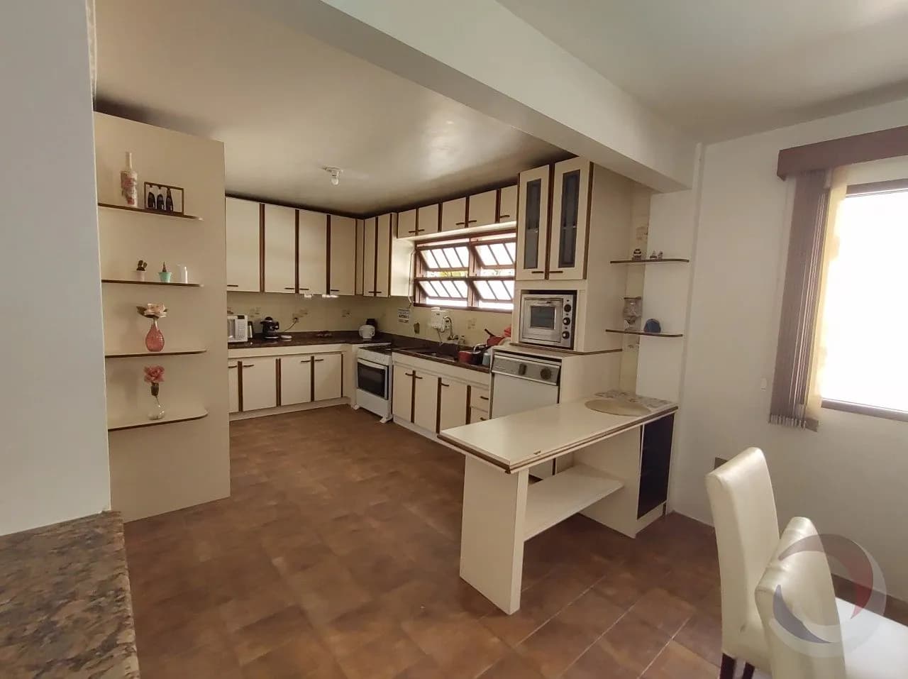 Casa para venda com 6 dormitórios em Centro com 412 m² — foto 2
