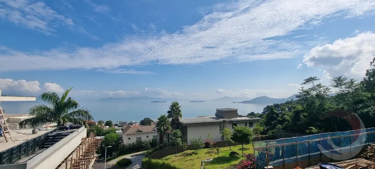 Casa de condomínio para venda com 3 dormitórios em Cacupé com 323 m² — foto principal