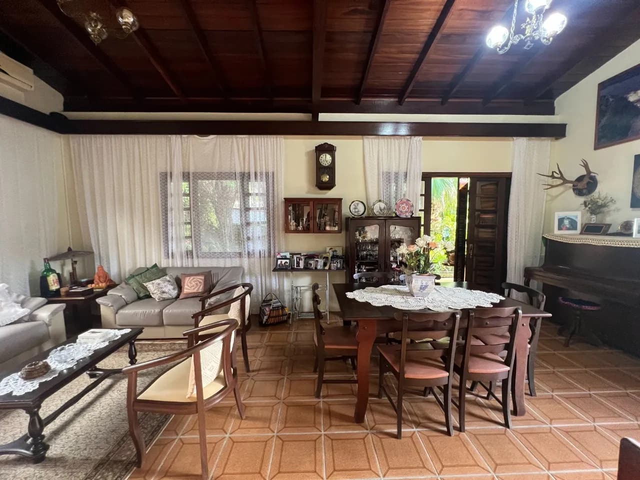 Casa para venda com 4 dormitórios em Sambaqui com 160 m² — foto 2