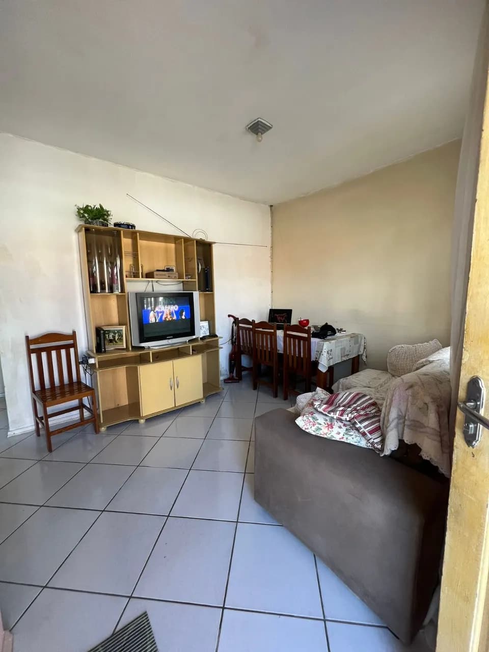 Casa para venda com 2 dormitórios em Passa Vinte com 47 m² — foto principal