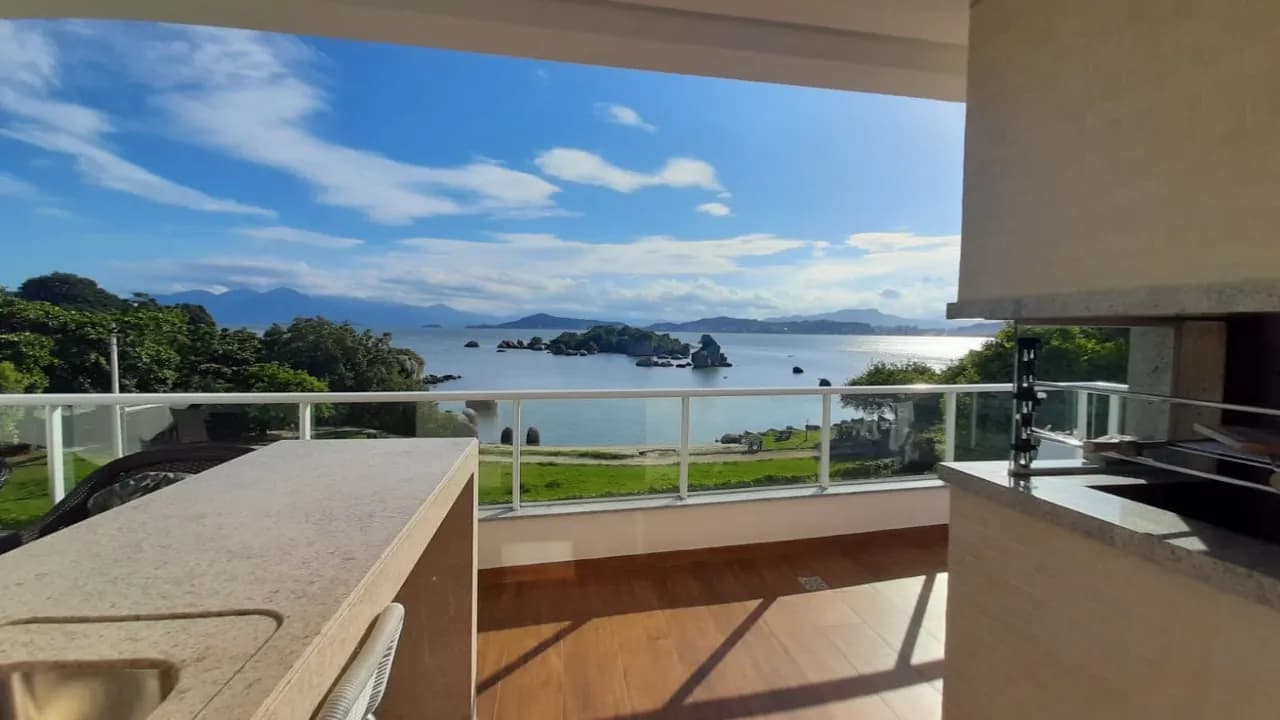 Apartamento para venda com 3 dormitórios em Abraão com 220 m² — foto principal