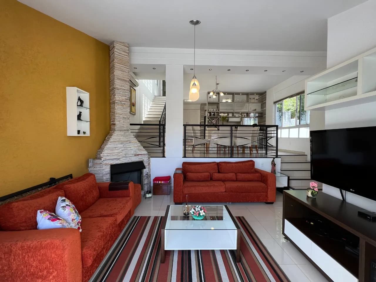 Casa para venda com 3 dormitórios em Pantanal com 230 m² — foto principal