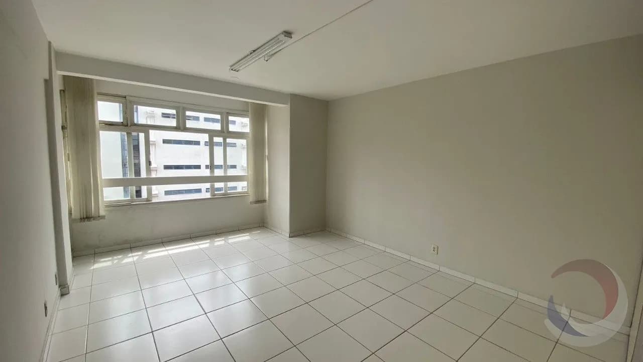 Sala comercial para venda em Centro com 34 m² — foto principal