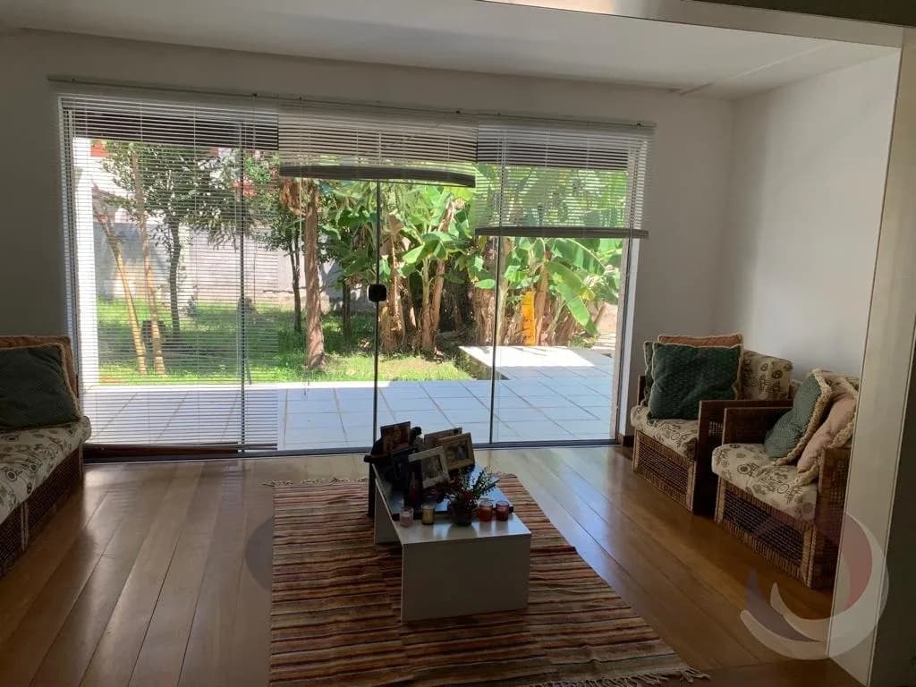 Casa para venda com 4 dormitórios em Côrrego Grande com 750 m² — foto principal