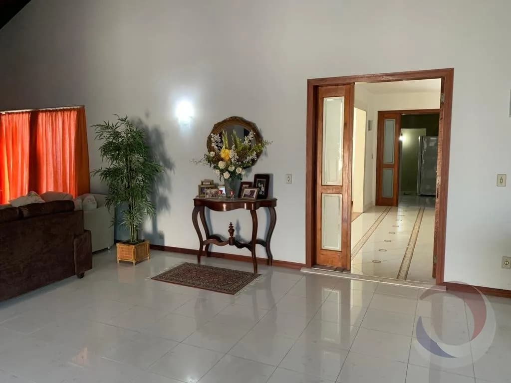 Casa para venda com 4 dormitórios em Côrrego Grande com 750 m² — foto 2