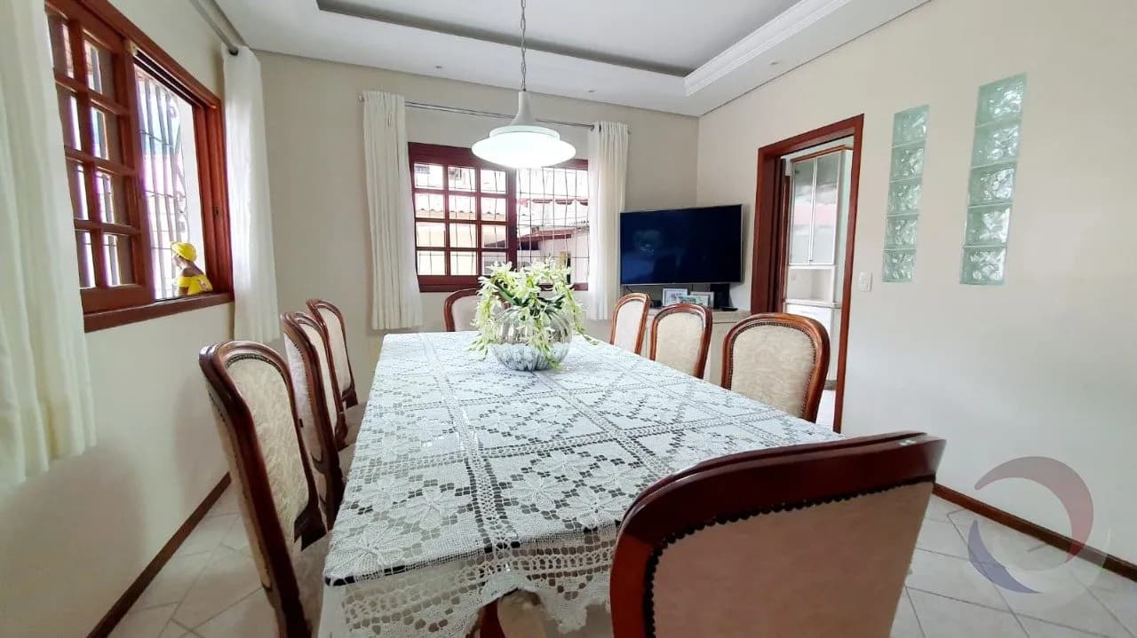 Casa para venda com 4 dormitórios em Agronômica com 162 m² — foto 2