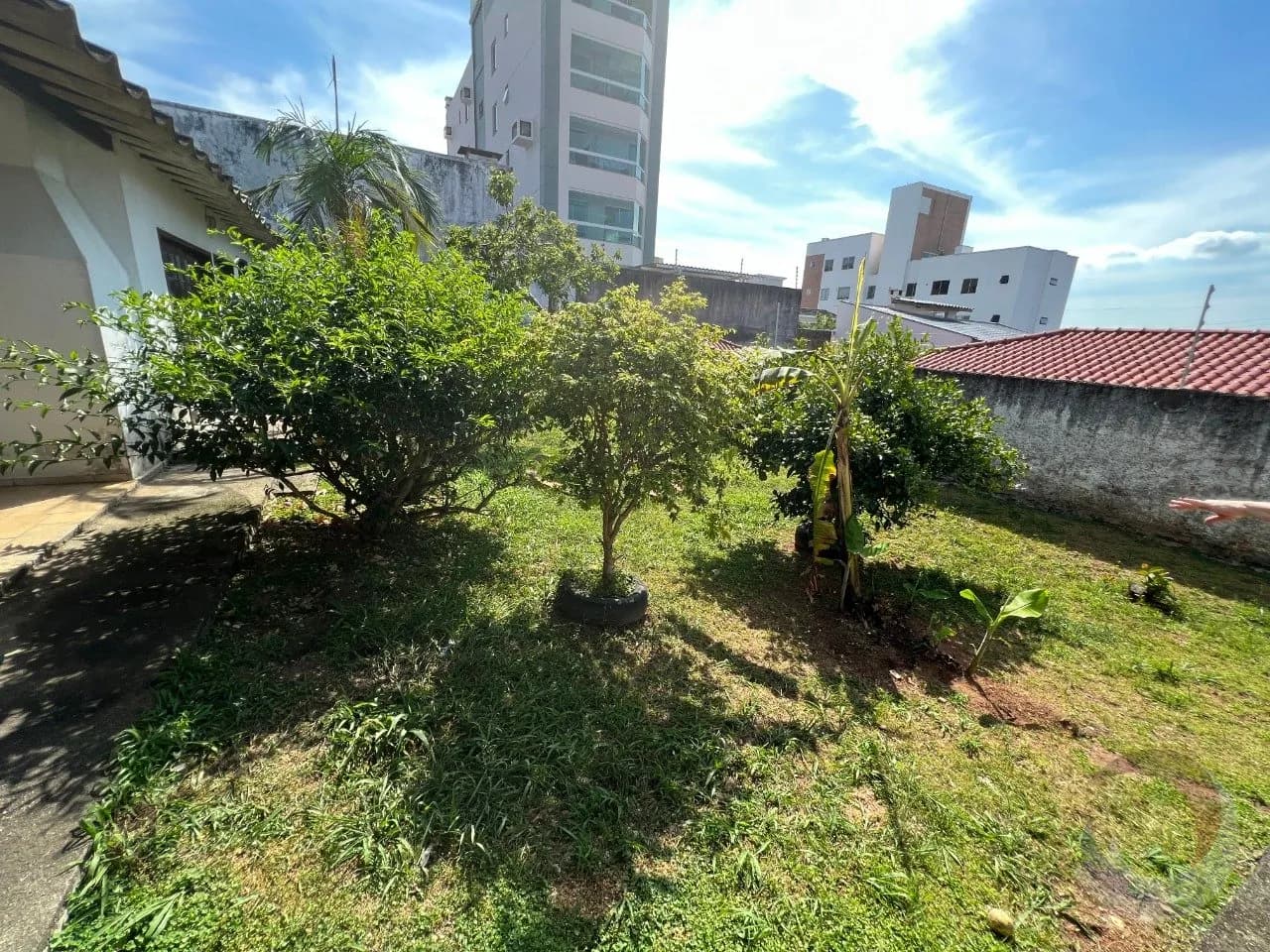 Terreno para venda em Coqueiros com 744 m² — foto principal
