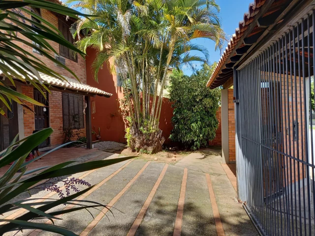 Casa para venda com 4 dormitórios em Santa Mônica com 267 m² — foto 4