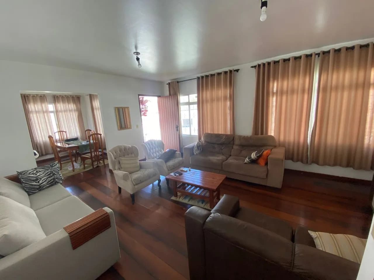 Casa para venda com 4 dormitórios em Pantanal com 272 m² — foto principal