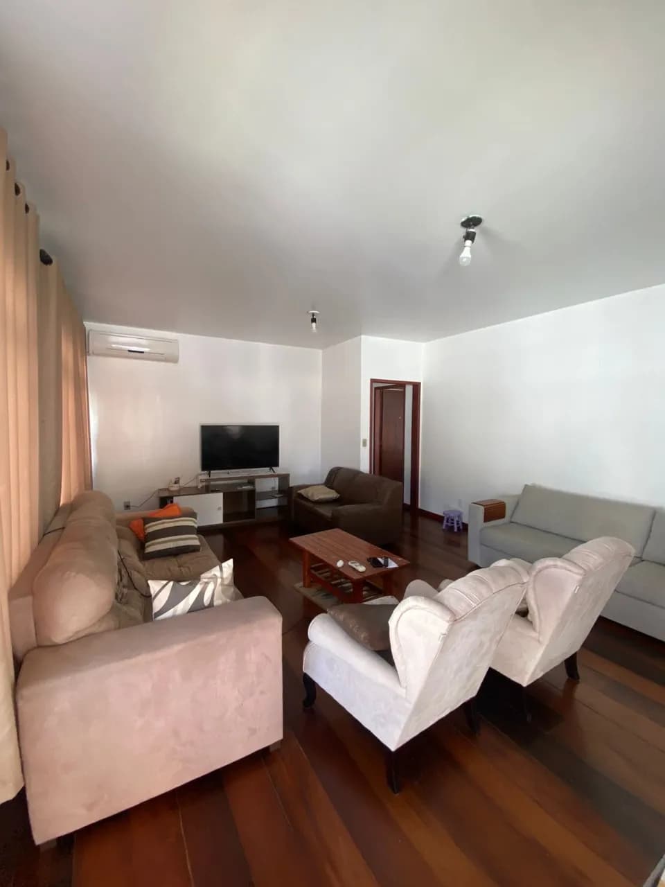 Casa para venda com 4 dormitórios em Pantanal com 272 m² — foto 2