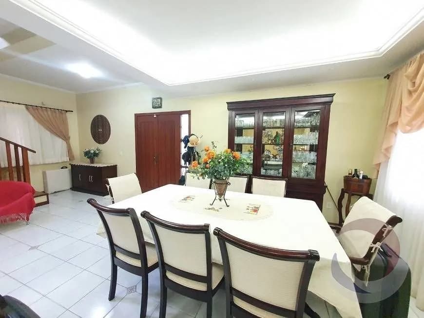 Casa para venda com 4 dormitórios em Carianos com 250 m² — foto 2