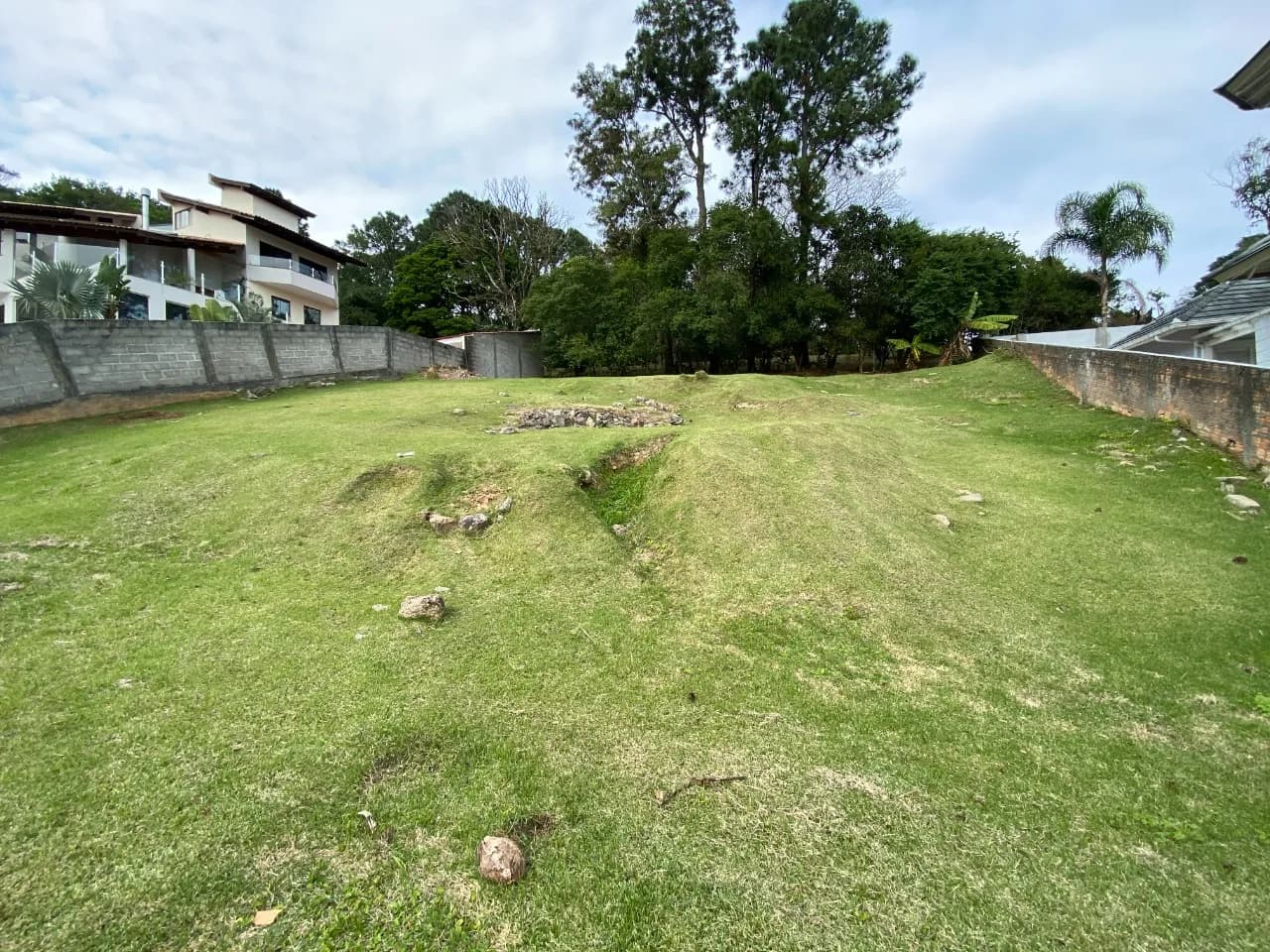 Terreno para venda em Cacupé com 949 m² — foto principal