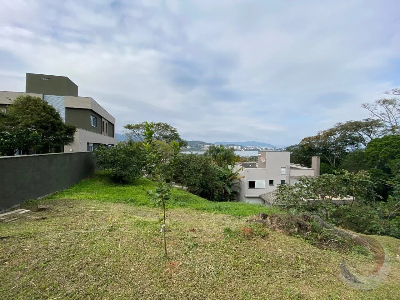 Terreno para venda em Cacupé com 1000 m² — foto principal
