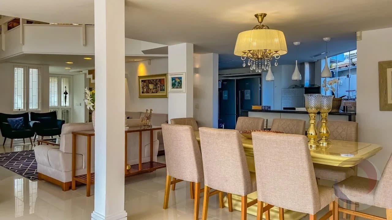 Casa para venda com 4 dormitórios em Côrrego Grande com 329 m² — foto principal