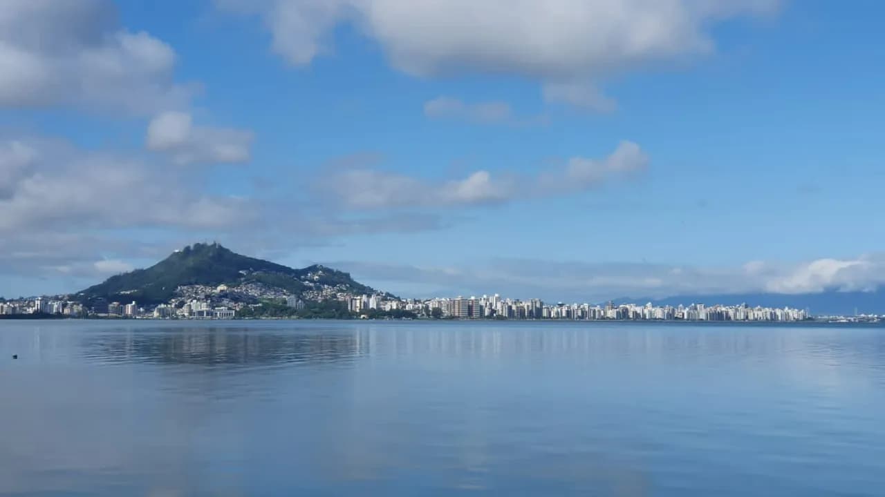 Apartamento duplex para venda com 3 dormitórios em Cacupé com 159 m² — foto 3