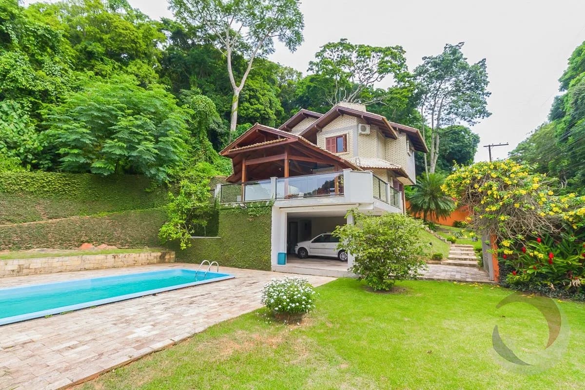 Casa para venda com 4 dormitórios em Centro com 240 m² — foto principal