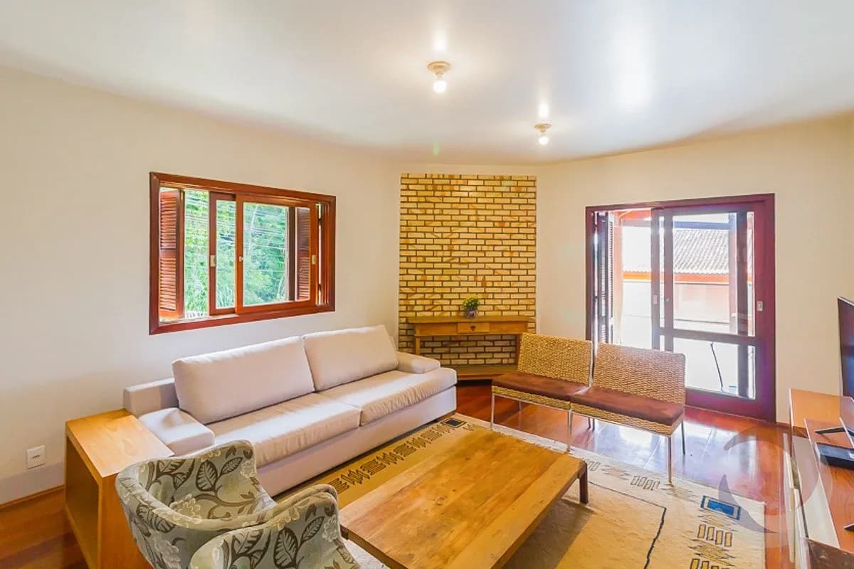 Casa para venda com 4 dormitórios em Centro com 240 m² — foto 2