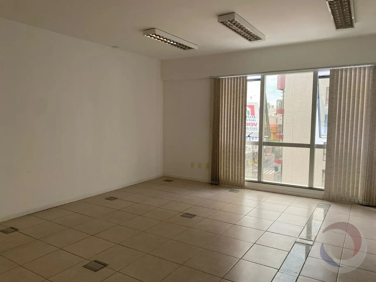 Sala comercial para venda em Centro com 100 m² — foto 5