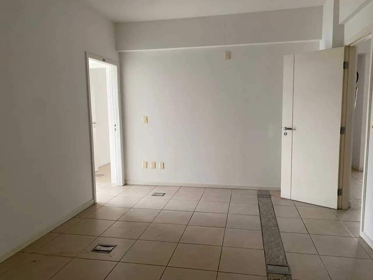 Sala comercial para venda em Centro com 57 m² — foto 3