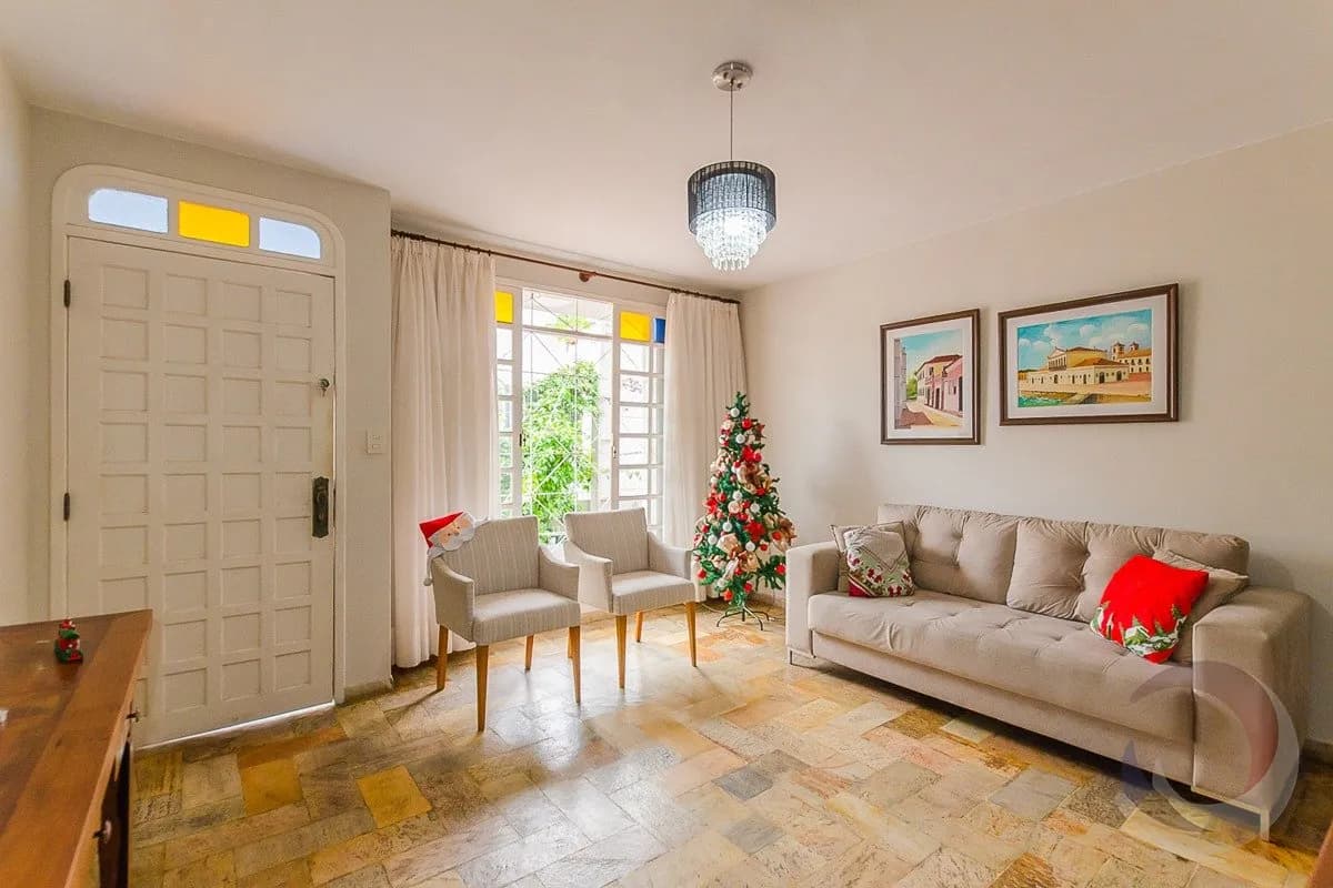 Casa para venda com 4 dormitórios em Centro com 190 m² — foto principal