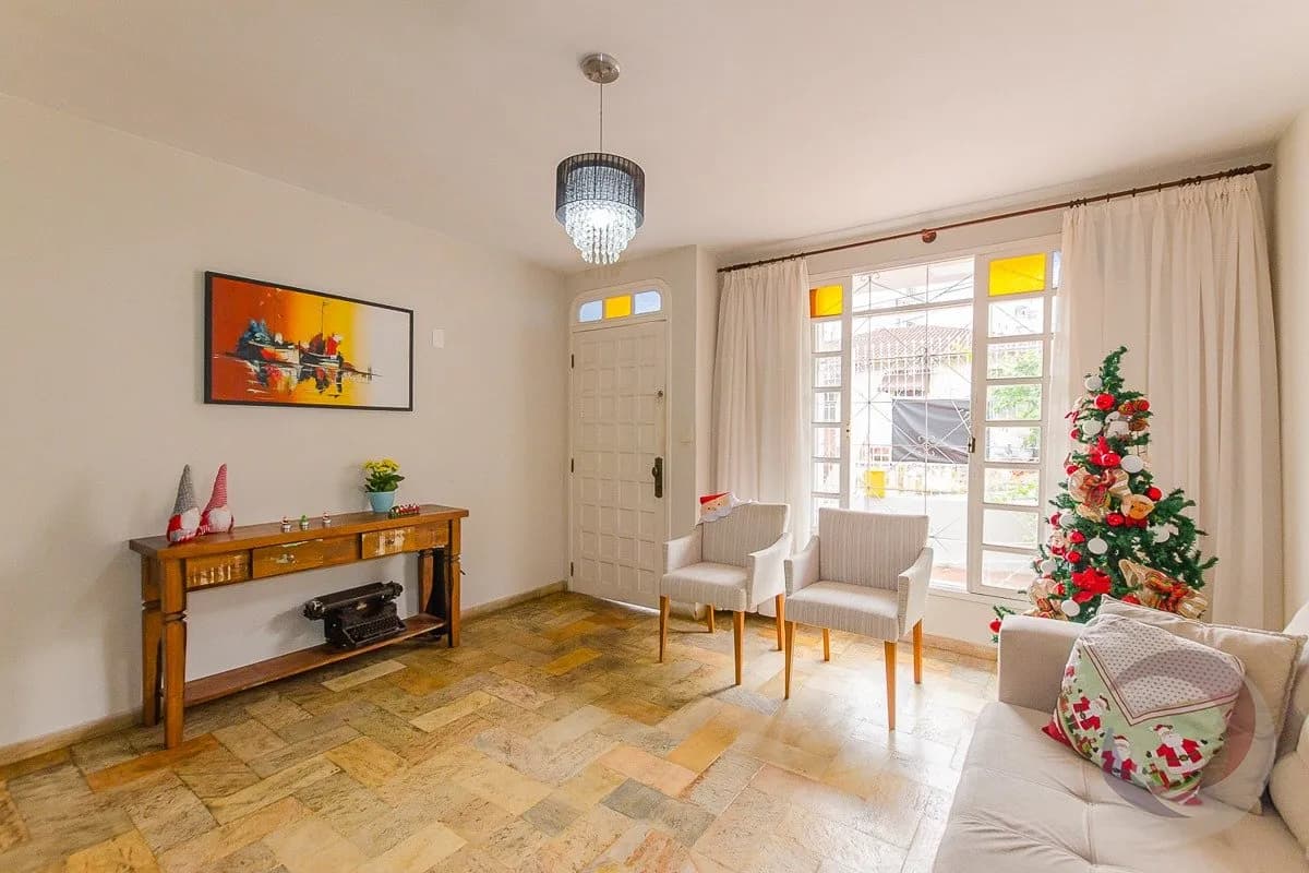 Casa para venda com 4 dormitórios em Centro com 190 m² — foto 2